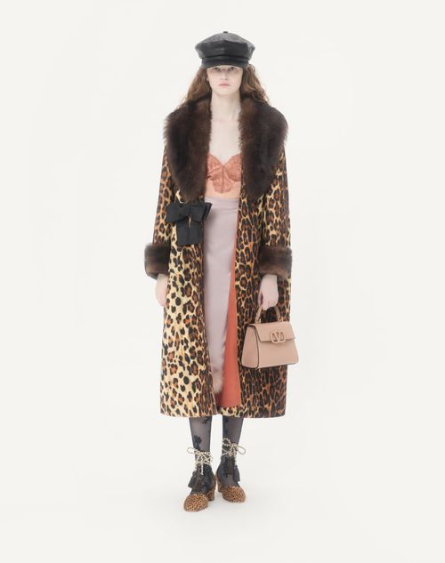 Valentino Garavani - Valentino Garavani Vsling Small Handbag In Grainy Calfskin - Rose Cannelle - Woman - Top Handle Bags
